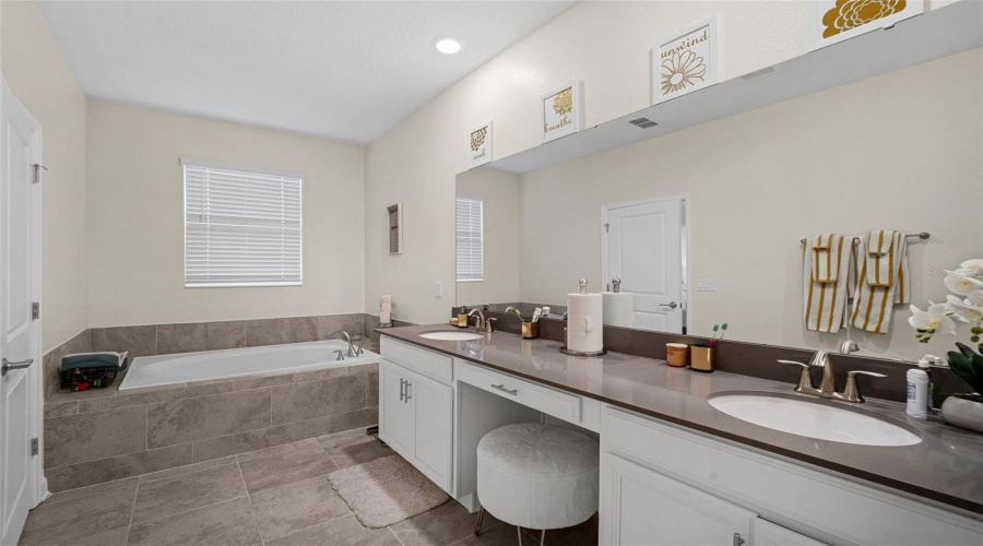 Davenport, Florida 33897, 3 Bedrooms Bedrooms, ,2 Bathroomsbathrooms,Residential,For Sale,Fallen Oak,Mfro6306731