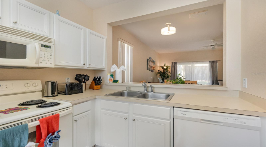 Davenport, Florida 33897, 4 Bedrooms Bedrooms, ,3 Bathroomsbathrooms,Residential,For Sale,Napoli,Mfrtb8382805