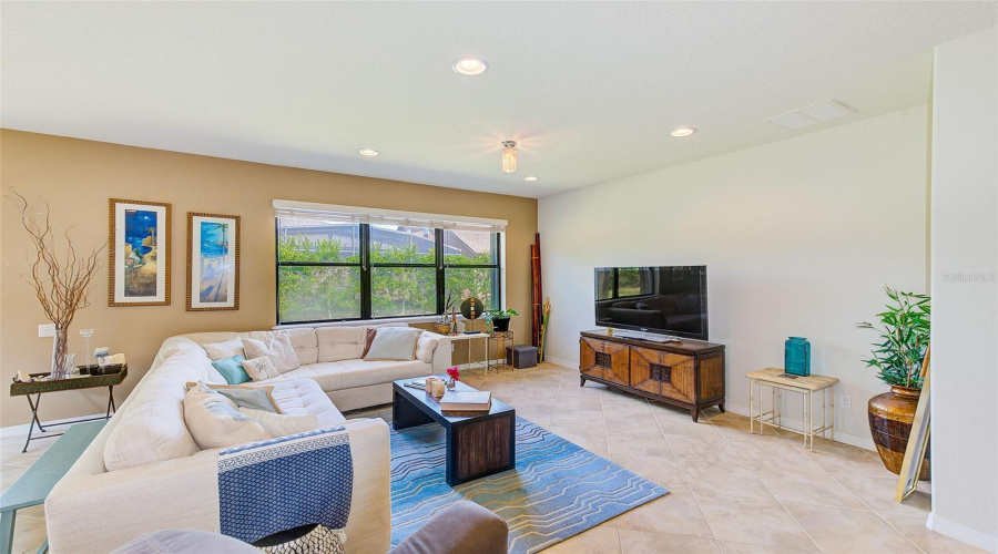 Davenport, Florida 33837, 3 Bedrooms Bedrooms, ,2 Bathroomsbathrooms,Residential,For Sale,Cortez,Mfrtb8382890