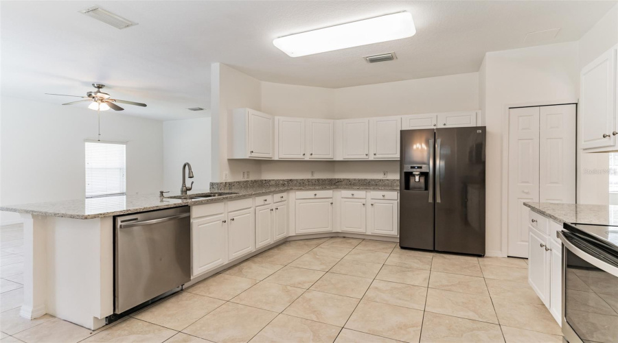 Kissimmee, Florida 34746, 5 Bedrooms Bedrooms, ,3 Bathroomsbathrooms,Residential,For Sale,Huron,Mfrtb8378409