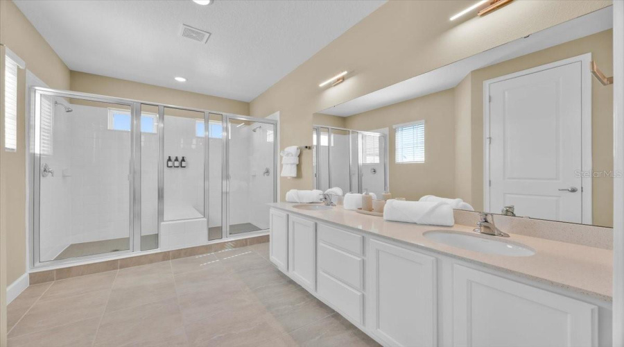 Kissimmee, Florida 34747, 5 Bedrooms Bedrooms, ,5 Bathroomsbathrooms,Residential,For Sale,Reunion,Mfrs5126386