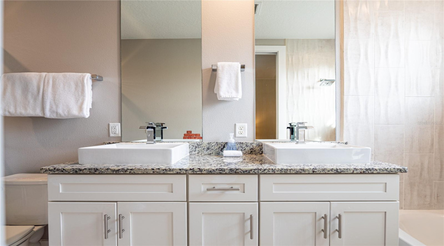 Kissimmee, Florida 34747, 4 Bedrooms Bedrooms, ,4 Bathroomsbathrooms,Residential,For Sale,Sunrise Shores,Mfro6306657