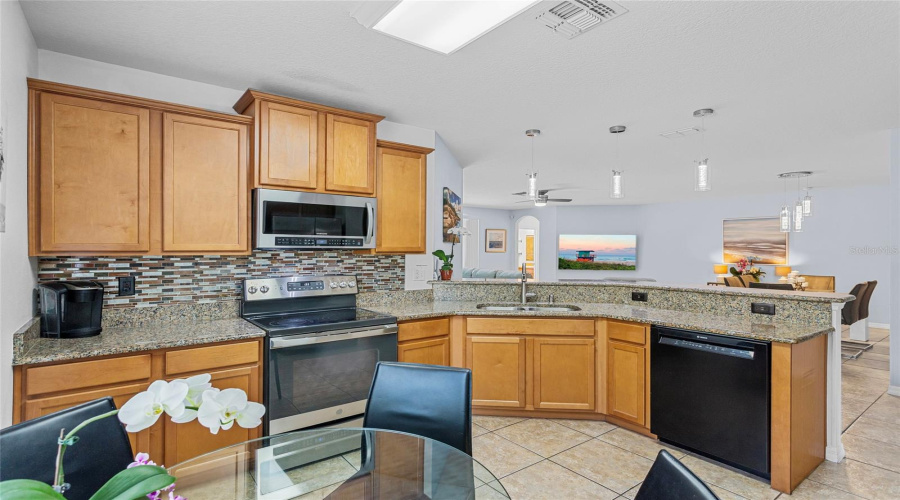 Davenport, Florida 33896, 5 Bedrooms Bedrooms, ,4 Bathroomsbathrooms,Residential,For Sale,Cypress Pointe,Mfrs5126367