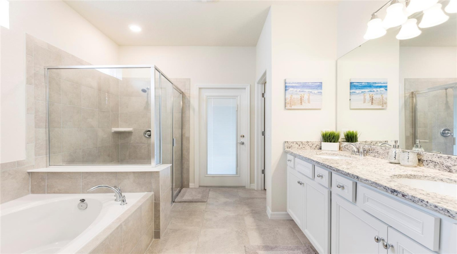 Davenport, Florida 33837, 7 Bedrooms Bedrooms, ,5 Bathroomsbathrooms,Residential,For Sale,Oakmoss,Mfro6306942