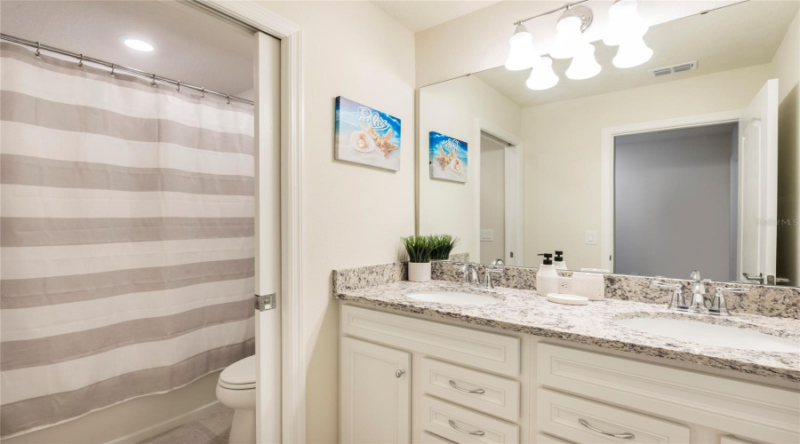 Davenport, Florida 33837, 7 Bedrooms Bedrooms, ,5 Bathroomsbathrooms,Residential,For Sale,Oakmoss,Mfro6306942