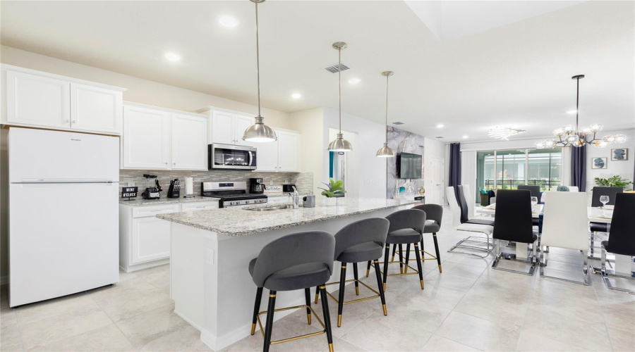 Davenport, Florida 33837, 7 Bedrooms Bedrooms, ,5 Bathroomsbathrooms,Residential,For Sale,Oakmoss,Mfro6306942