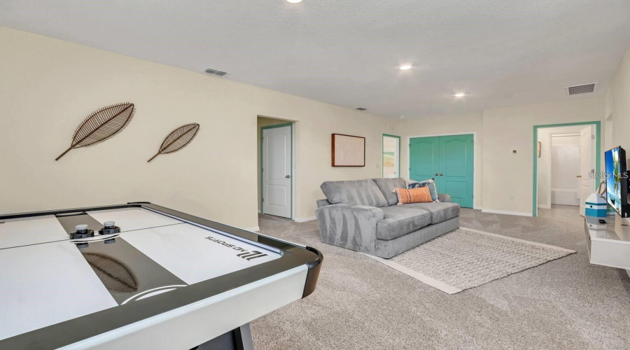 Davenport, Florida 33837, 6 Bedrooms Bedrooms, ,5 Bathroomsbathrooms,Residential,For Sale,Oakmoss,Mfrtb8383269