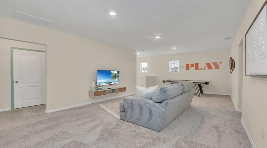 Davenport, Florida 33837, 6 Bedrooms Bedrooms, ,5 Bathroomsbathrooms,Residential,For Sale,Oakmoss,Mfrtb8383269