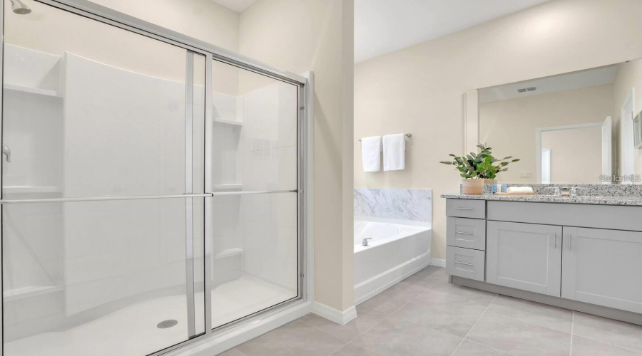 Davenport, Florida 33837, 6 Bedrooms Bedrooms, ,5 Bathroomsbathrooms,Residential,For Sale,Oakmoss,Mfrtb8383269