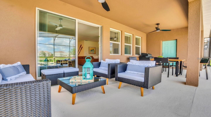 Davenport, Florida 33837, 6 Bedrooms Bedrooms, ,5 Bathroomsbathrooms,Residential,For Sale,Oakmoss,Mfrtb8383269