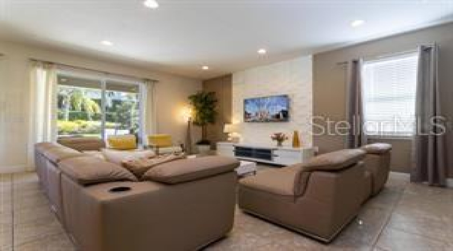 Kissimmee, Florida 34747, 6 Bedrooms Bedrooms, ,6 Bathroomsbathrooms,Residential,For Sale,Falls,Mfro6306821