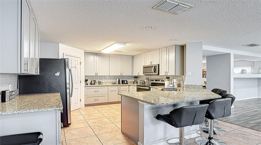 DAVENPORT, Florida 33897, 3 Bedrooms Bedrooms, ,2 BathroomsBathrooms,Residential,For Sale,RENA,MFRS5126400