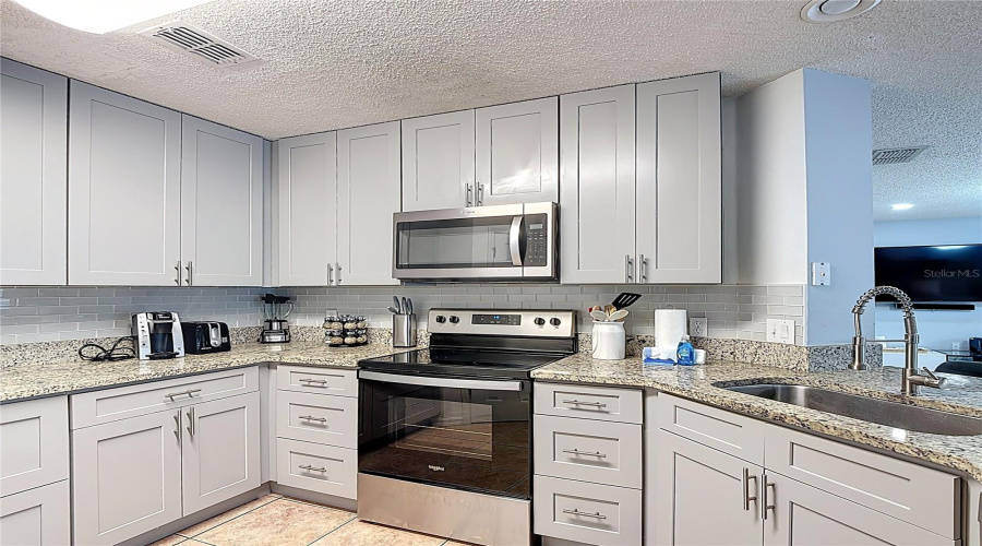 DAVENPORT, Florida 33897, 3 Bedrooms Bedrooms, ,2 BathroomsBathrooms,Residential,For Sale,RENA,MFRS5126400
