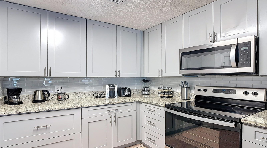 DAVENPORT, Florida 33897, 3 Bedrooms Bedrooms, ,2 BathroomsBathrooms,Residential,For Sale,RENA,MFRS5126400