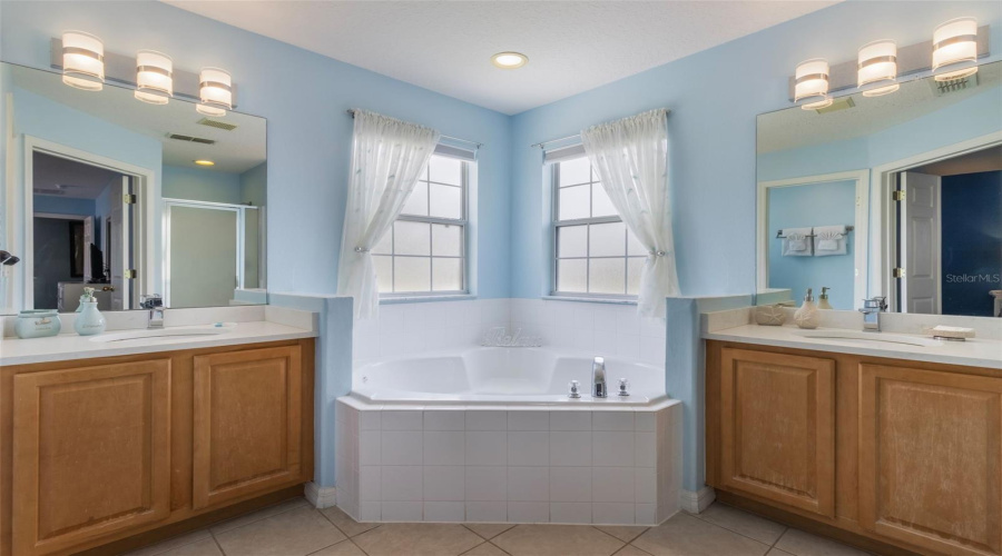 KISSIMMEE, Florida 34747, 7 Bedrooms Bedrooms, ,6 BathroomsBathrooms,Residential,For Sale,LA ISLA,0,MFRS5126510