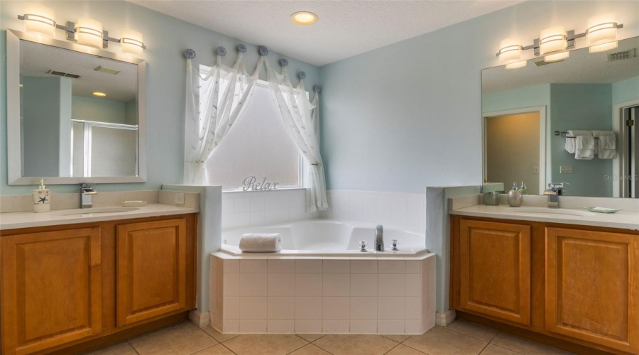 KISSIMMEE, Florida 34747, 7 Bedrooms Bedrooms, ,6 BathroomsBathrooms,Residential,For Sale,LA ISLA,0,MFRS5126510