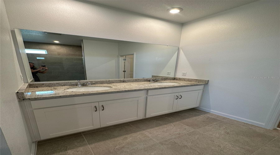 KISSIMMEE, Florida 34747, 4 Bedrooms Bedrooms, ,3 BathroomsBathrooms,Residential,For Sale,LAKESHORE BREEZE,0,MFRO6307440