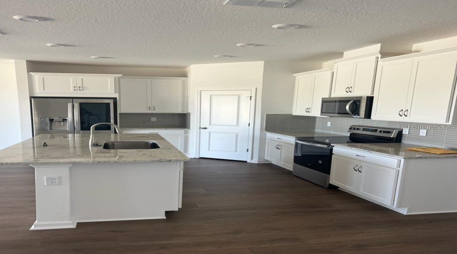 KISSIMMEE, Florida 34747, 4 Bedrooms Bedrooms, ,3 BathroomsBathrooms,Residential,For Sale,LAKESHORE BREEZE,0,MFRO6307440