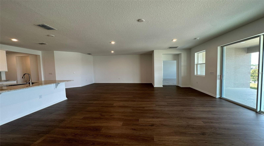 KISSIMMEE, Florida 34747, 4 Bedrooms Bedrooms, ,3 BathroomsBathrooms,Residential,For Sale,LAKESHORE BREEZE,0,MFRO6307440