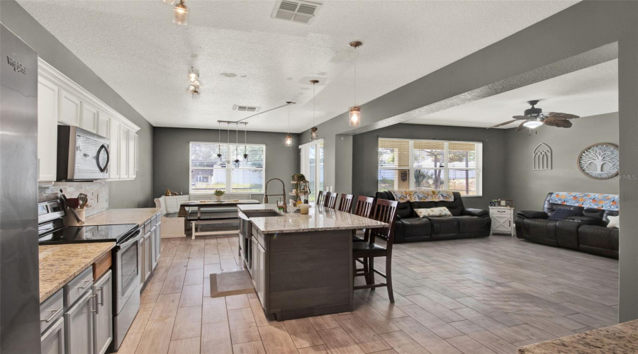 Davenport, Florida 33896, 5 Bedrooms Bedrooms, ,4 Bathroomsbathrooms,Residential,For Sale,Pine Ridge,Mfro6307100