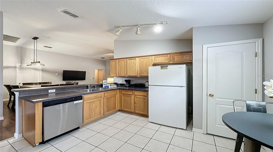 Davenport, Florida 33896, 5 Bedrooms Bedrooms, ,3 Bathroomsbathrooms,Residential,For Sale,Sandy Ridge,Mfrs5125253
