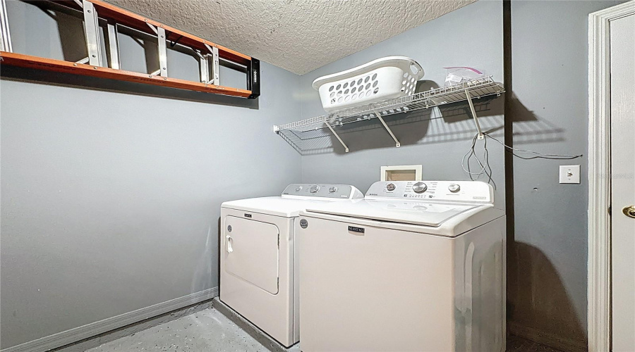 Davenport, Florida 33896, 5 Bedrooms Bedrooms, ,3 Bathroomsbathrooms,Residential,For Sale,Sandy Ridge,Mfrs5125253