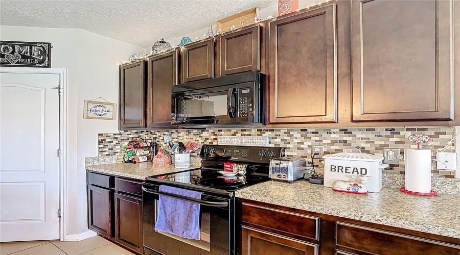 DAVENPORT, Florida 33897, 5 Bedrooms Bedrooms, ,3 BathroomsBathrooms,Residential,For Sale,LAZY WILLOW,0,MFRTB8383154