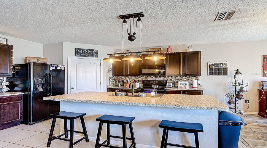 DAVENPORT, Florida 33897, 5 Bedrooms Bedrooms, ,3 BathroomsBathrooms,Residential,For Sale,LAZY WILLOW,0,MFRTB8383154