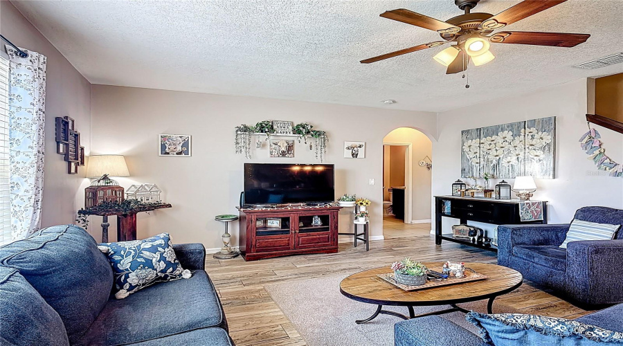 DAVENPORT, Florida 33897, 5 Bedrooms Bedrooms, ,3 BathroomsBathrooms,Residential,For Sale,LAZY WILLOW,0,MFRTB8383154