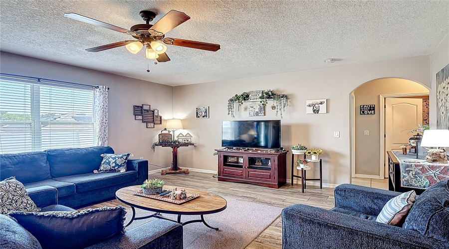 DAVENPORT, Florida 33897, 5 Bedrooms Bedrooms, ,3 BathroomsBathrooms,Residential,For Sale,LAZY WILLOW,0,MFRTB8383154