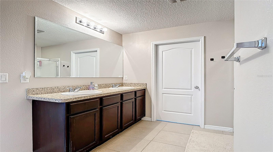 DAVENPORT, Florida 33897, 5 Bedrooms Bedrooms, ,3 BathroomsBathrooms,Residential,For Sale,LAZY WILLOW,0,MFRTB8383154