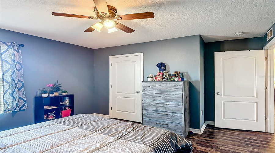 DAVENPORT, Florida 33897, 5 Bedrooms Bedrooms, ,3 BathroomsBathrooms,Residential,For Sale,LAZY WILLOW,0,MFRTB8383154