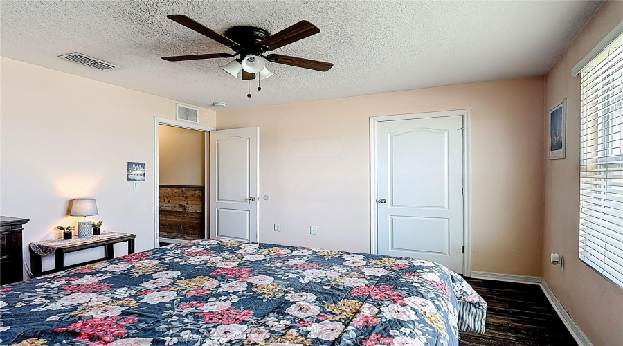 DAVENPORT, Florida 33897, 5 Bedrooms Bedrooms, ,3 BathroomsBathrooms,Residential,For Sale,LAZY WILLOW,0,MFRTB8383154