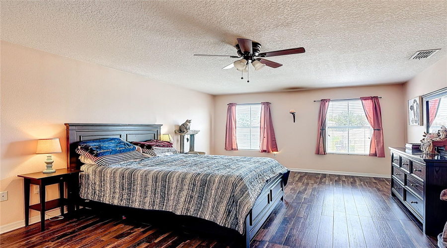 DAVENPORT, Florida 33897, 5 Bedrooms Bedrooms, ,3 BathroomsBathrooms,Residential,For Sale,LAZY WILLOW,0,MFRTB8383154