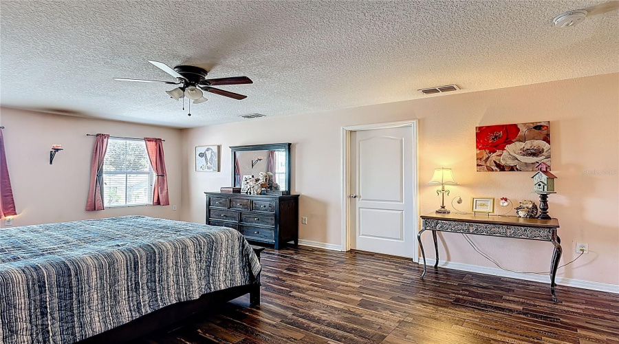 DAVENPORT, Florida 33897, 5 Bedrooms Bedrooms, ,3 BathroomsBathrooms,Residential,For Sale,LAZY WILLOW,0,MFRTB8383154
