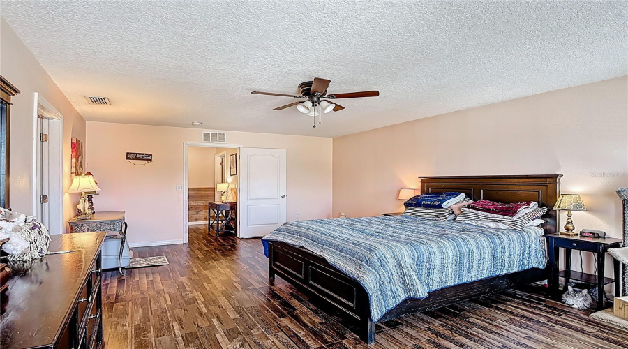 DAVENPORT, Florida 33897, 5 Bedrooms Bedrooms, ,3 BathroomsBathrooms,Residential,For Sale,LAZY WILLOW,0,MFRTB8383154