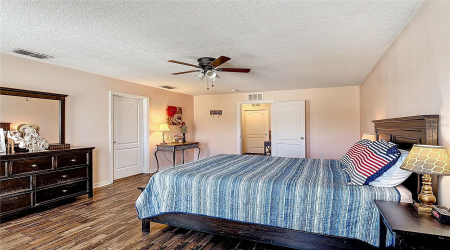 DAVENPORT, Florida 33897, 5 Bedrooms Bedrooms, ,3 BathroomsBathrooms,Residential,For Sale,LAZY WILLOW,0,MFRTB8383154