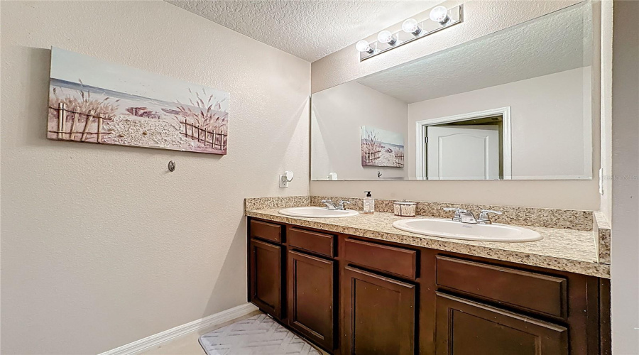 DAVENPORT, Florida 33897, 5 Bedrooms Bedrooms, ,3 BathroomsBathrooms,Residential,For Sale,LAZY WILLOW,0,MFRTB8383154