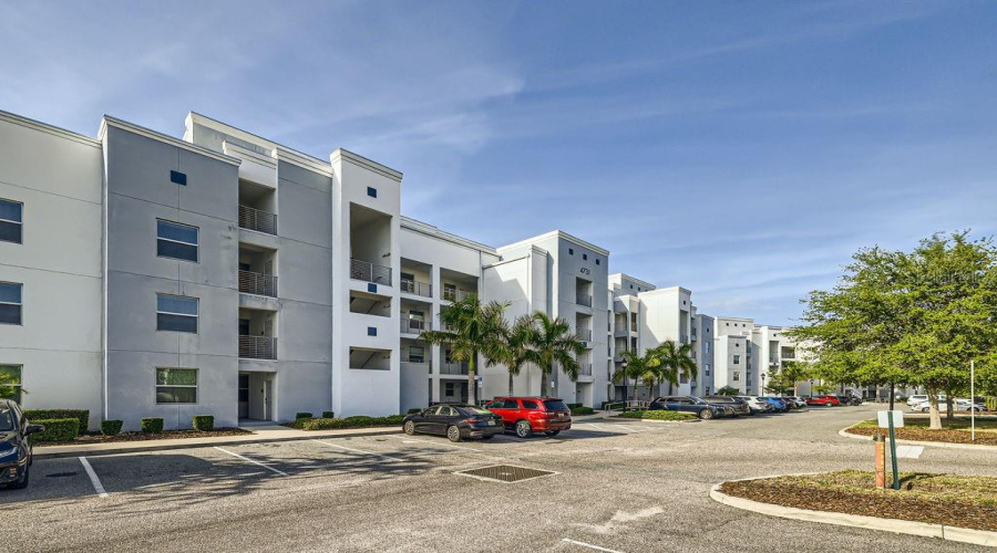 Kissimmee, Florida 34746, 2 Bedrooms Bedrooms, ,2 Bathroomsbathrooms,Residential,For Sale,Clock Tower,Mfro6305521
