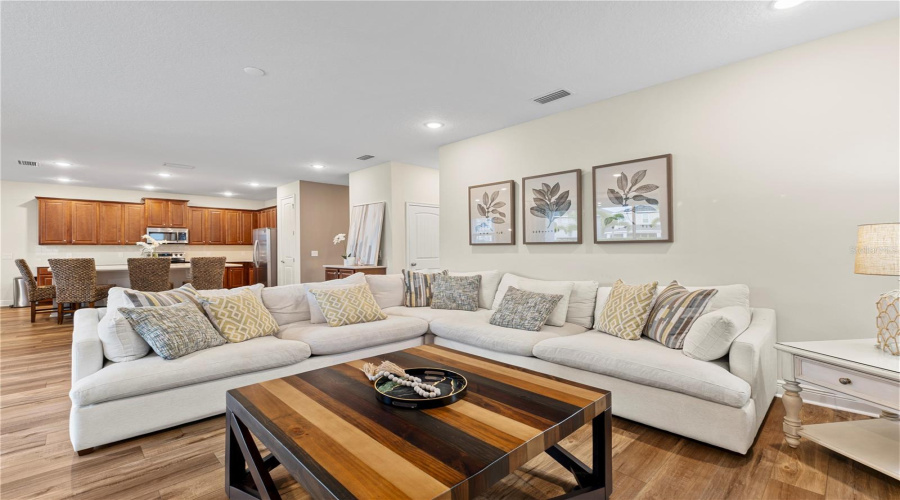 Kissimmee, Florida 34747, 5 Bedrooms Bedrooms, ,5 Bathroomsbathrooms,Residential,For Sale,Auburn,Mfro6306800