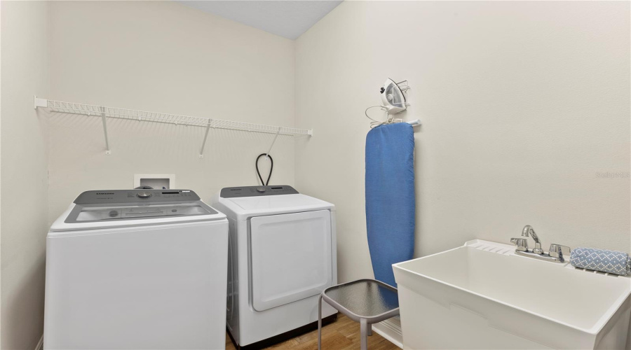 Kissimmee, Florida 34747, 5 Bedrooms Bedrooms, ,5 Bathroomsbathrooms,Residential,For Sale,Auburn,Mfro6306800