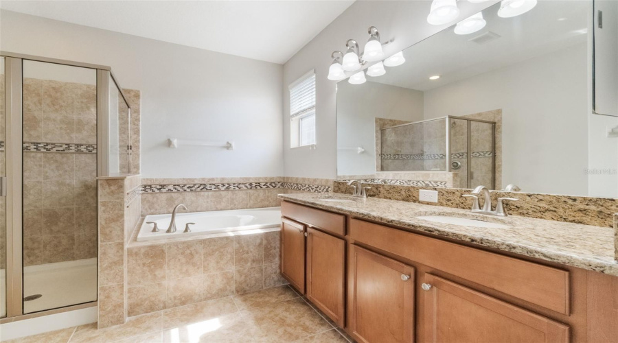 Davenport, Florida 33837, 4 Bedrooms Bedrooms, ,3 Bathroomsbathrooms,Residential,For Sale,Cortland,Mfrs5126618