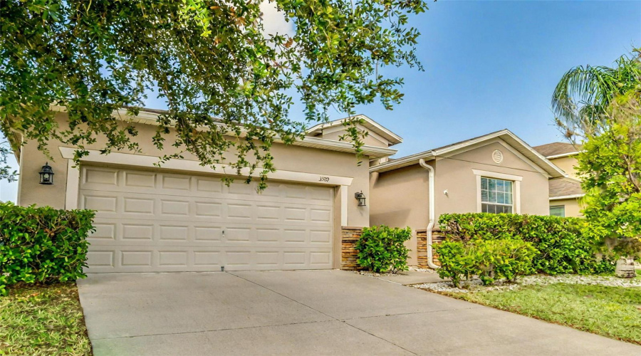Davenport, Florida 33837, 4 Bedrooms Bedrooms, ,3 Bathroomsbathrooms,Residential,For Sale,Cortland,Mfrs5126618