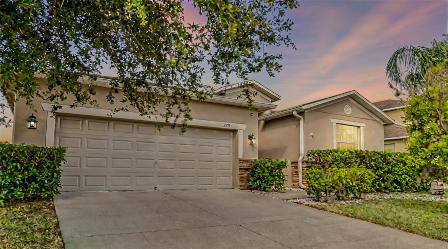 Davenport, Florida 33837, 4 Bedrooms Bedrooms, ,3 Bathroomsbathrooms,Residential,For Sale,Cortland,Mfrs5126618