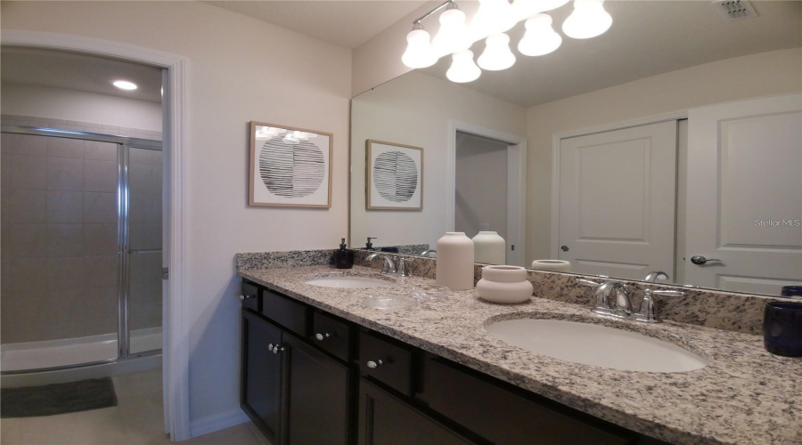 DAVENPORT, Florida 33897, 5 Bedrooms Bedrooms, ,4 BathroomsBathrooms,Residential,For Sale,JETTY WAY,0,MFRO6305736
