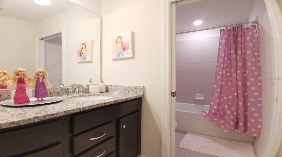 DAVENPORT, Florida 33897, 5 Bedrooms Bedrooms, ,4 BathroomsBathrooms,Residential,For Sale,JETTY WAY,0,MFRO6305736