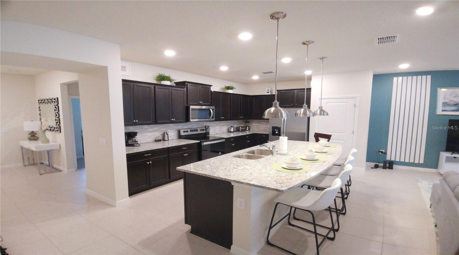 DAVENPORT, Florida 33897, 5 Bedrooms Bedrooms, ,4 BathroomsBathrooms,Residential,For Sale,JETTY WAY,0,MFRO6305736