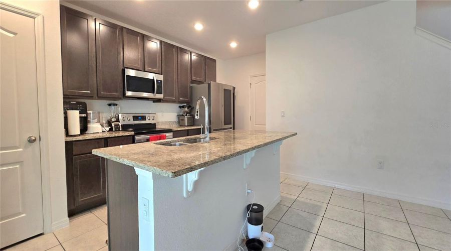 Davenport, Florida 33837, 5 Bedrooms Bedrooms, ,3 Bathroomsbathrooms,Residential,For Sale,Taft,Mfro6306563
