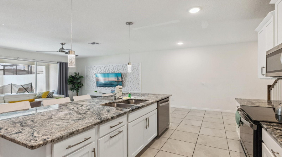 Kissimmee, Florida 34747, 5 Bedrooms Bedrooms, ,4 Bathroomsbathrooms,Residential,For Sale,Tropical Palms Circle,Mfro6307573