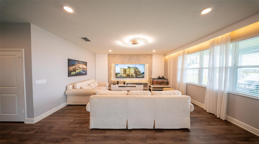 DAVENPORT, Florida 33896, 3 Bedrooms Bedrooms, ,2 BathroomsBathrooms,Residential,For Sale,PONTIFF,MFRO6306576